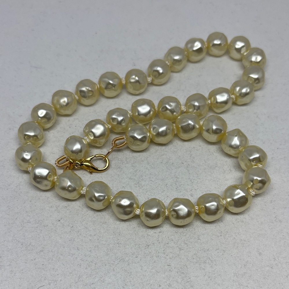 Christian Dior Cream Baroque Pearl Necklace - Picture 13 of 15